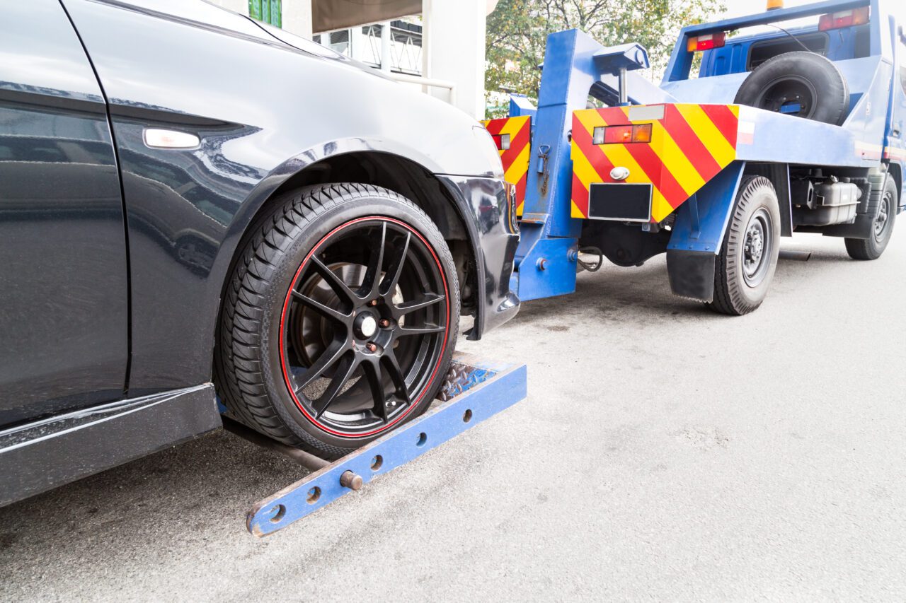Tow truck in Brampton providing roadside assistance